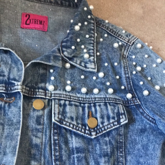 A denim jacket with rhime stones - Picture 4 of 4